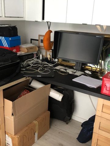 Bureau avec coin couchage invités, avant l’intervention (vue 1)