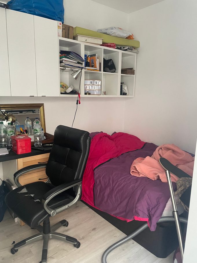 Bureau avec coin couchage invités, avant l’intervention (vue 3)